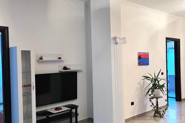 Shtepi me qera Apartament ne Tirane, 2+1, Mobilimi E mobiluar, Pagesa 50,000  Leke.