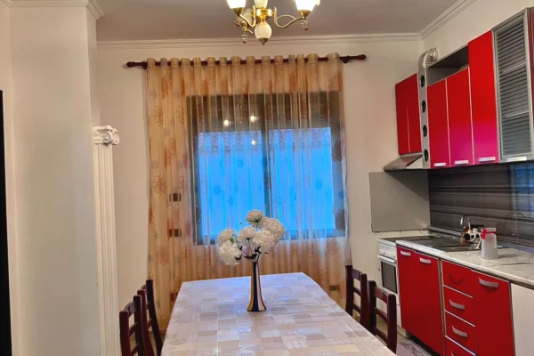 Shtepi me qera 2+1 ne Tirane - 50,000 Leke