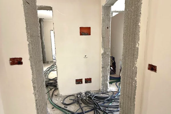 Business Property for Rent 3+1 in Tirana - 1,000 Euro