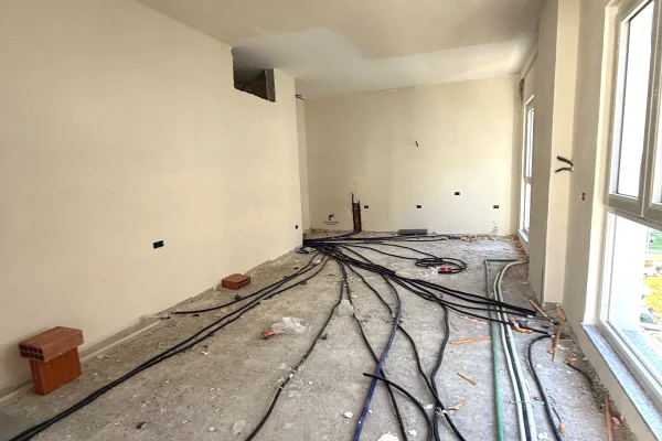 Business Property for Rent 3+1 in Tirana - 1,000 Euro