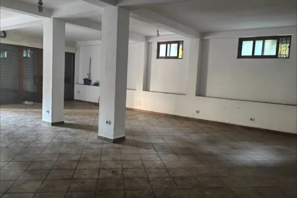 Business Property for Rent 4+1 in Tirana - 520 Euro