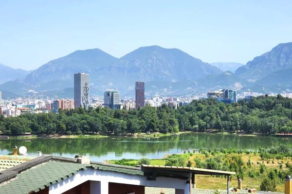 Shtepi ne shitje Penthose(kati i fundit panoramik) ne Tirane, 3+1, Mobilimi E mobiluar, Pagesa 715,000  Euro.