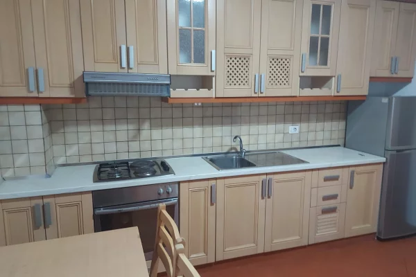 Shtepi me qera 1+1 ne Tirane - 50,000 Leke