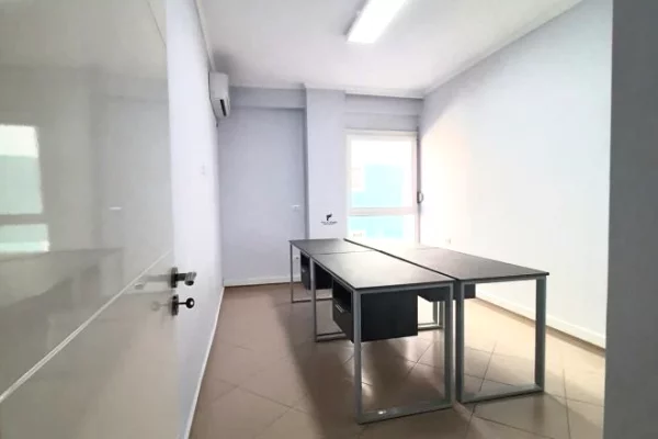 Business Property for Rent 3+1 in Tirana - 800 Euro