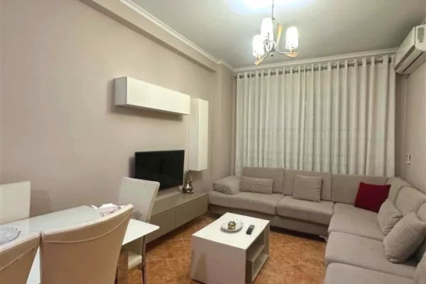 Shtepi me qera 2+1 ne Tirane - 800 Euro