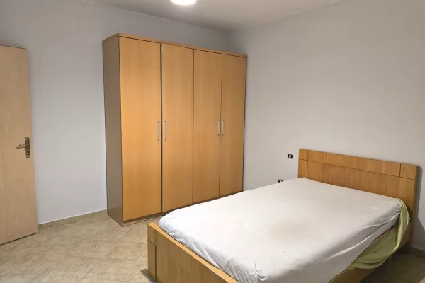 Shtepi me qera 1+1 ne Tirane - 40,000 Leke