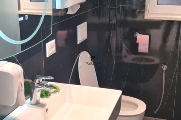 AMBIENT BIZNESI ME QERA 70 M2 RRUGA FORTUZI 2.500 EURO