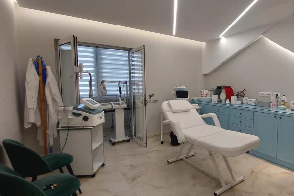 AMBIENT BIZNESI ME QERA 70 M2 RRUGA FORTUZI 2.500 EURO