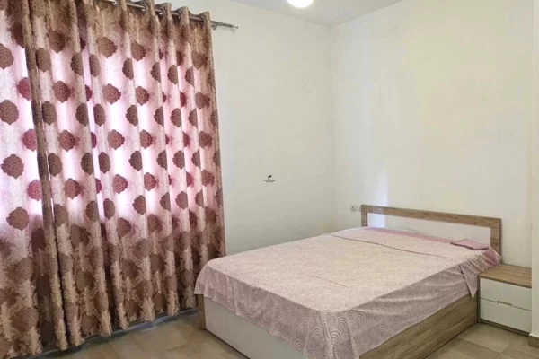 Shtepi me qera Apartament ne Tirane, 1+1, Mobilimi E mobiluar, Pagesa 500  Euro.