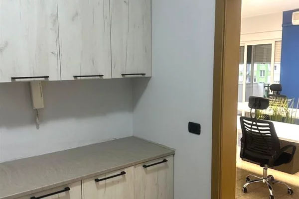 ZYRE ME QERA 65 M2 BLLOK 150.000 LEKE