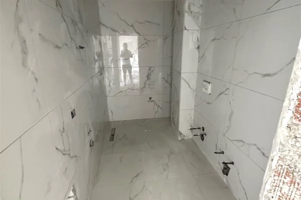 Shtepi ne shitje Apartament ne Tirane, 1+1, Mobilimi Bosh, pa mobiluar, Pagesa 73,000  Euro.