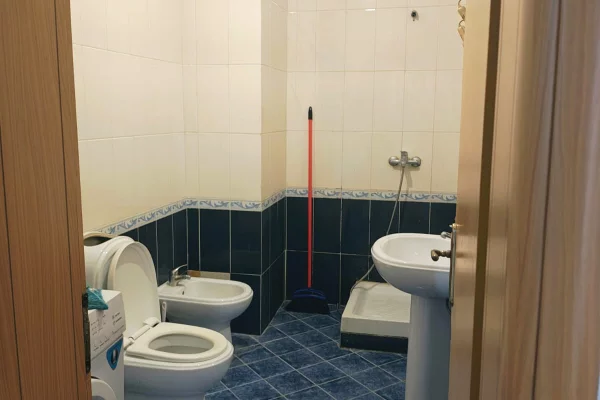 ZYRE ME QERA 130 M2 QENDER 1800 EURO