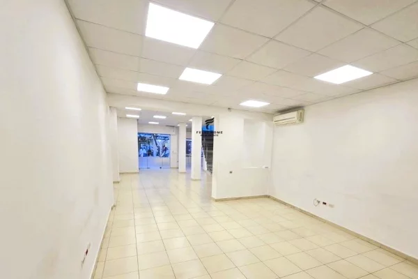 Business Property for Rent 3+1 in Tirana - 400,000 Leke