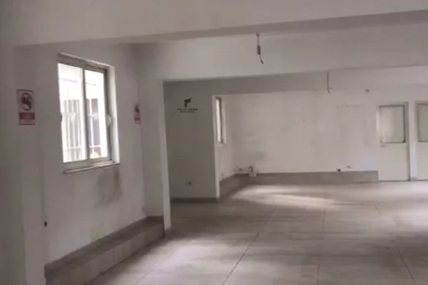 Business Property for Rent 3+1 in Tirana - 150,000 Leke