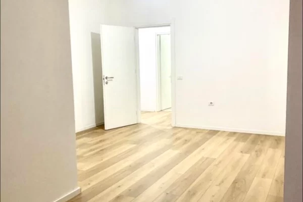 ZYRE ME QERA 98 M2 5 MAJI 500 EURO