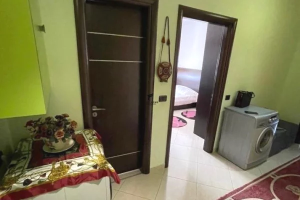 Shtepi ne shitje Apartament ne Tirane, 1+1, Mobilimi E mobiluar, Pagesa 108,000  Euro.