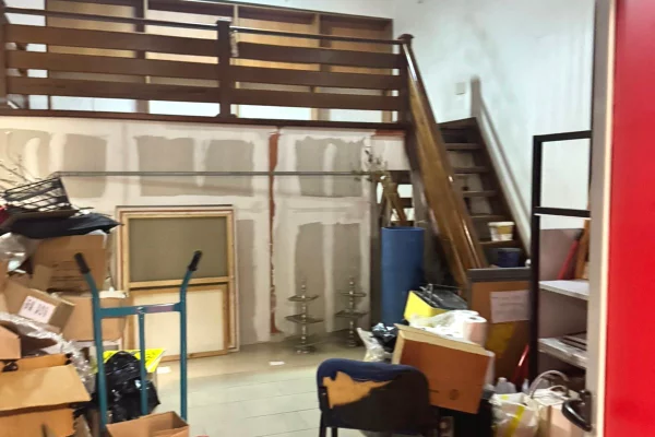 Business Property for Rent 3+1 in Tirana - 35,000 Leke