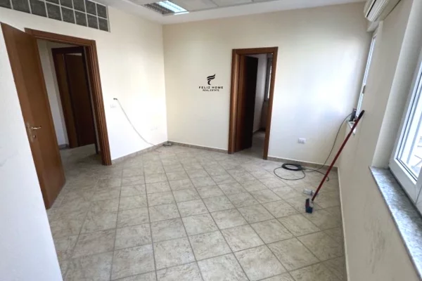 Business Property for Rent 3+1 in Tirana - 1,150 Euro