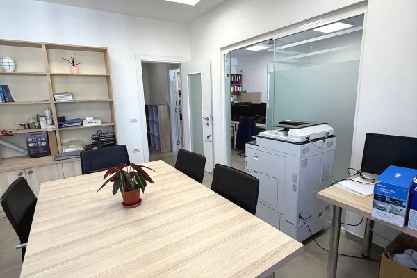Business Property for Rent 3+1 in Tirana - 700 Euro