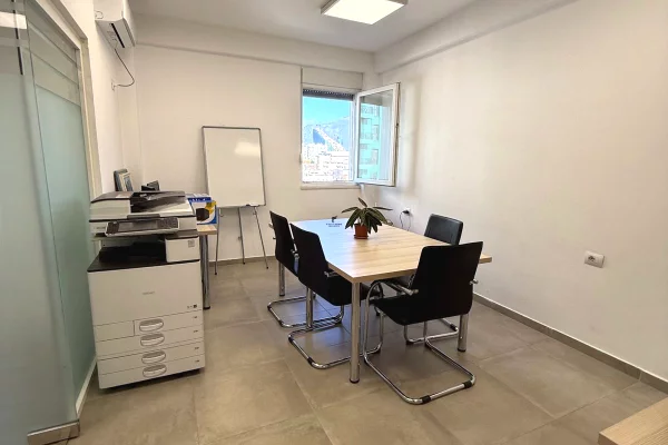 Business Property for Rent 3+1 in Tirana - 700 Euro