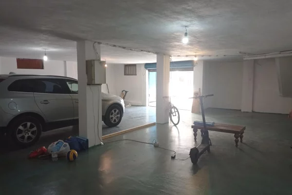 Business Property for Rent 3+1 in Tirana - 500 Euro