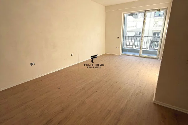 Ambient biznesi me qera 3+1 ne Tirane - 1,000 Euro