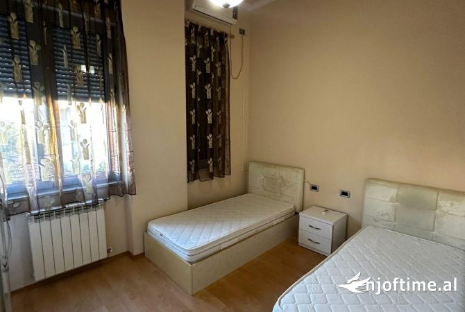 Shtepi me qera Apartament ne Tirane, 2+1, Mobilimi E mobiluar, Pagesa 1,000  Euro.