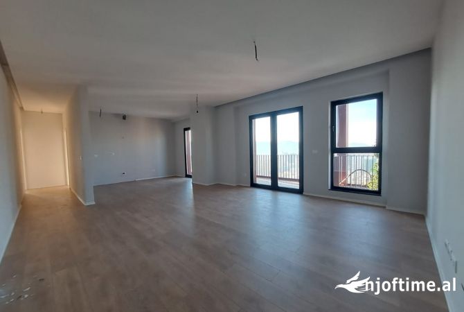 Ambient biznesi me qera 3+1 ne Tirane - 1,800 Euro