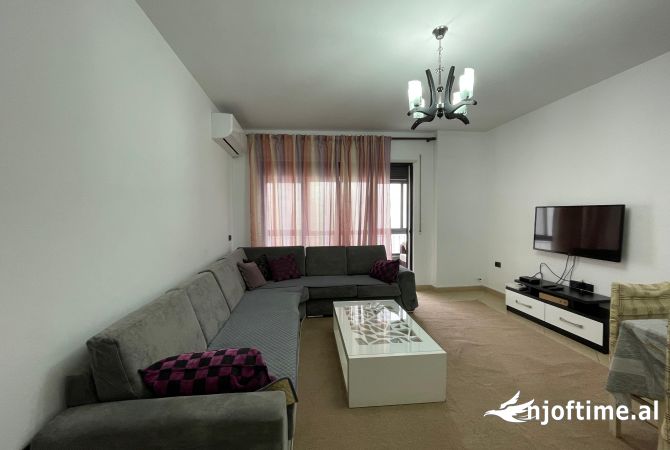 Shtepi me qera 2+1 ne Tirane - 450 Euro