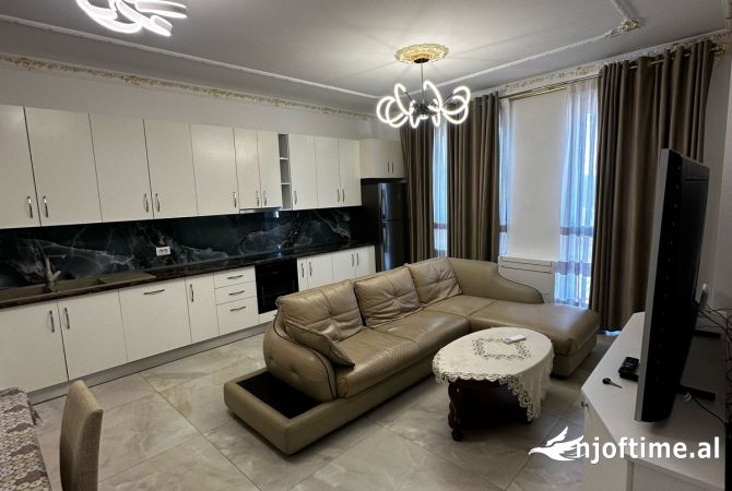 Shtepi me qera 2+1 ne Tirane - 830 Euro