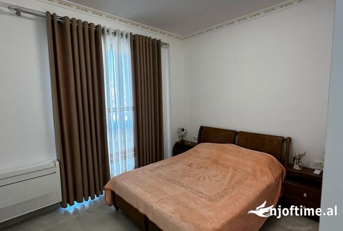 Shtepi me qera 2+1 ne Tirane - 830 Euro