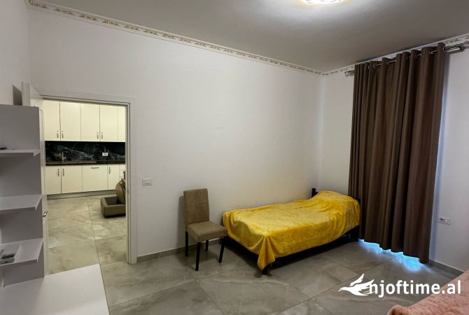 Shtepi me qera 2+1 ne Tirane - 830 Euro
