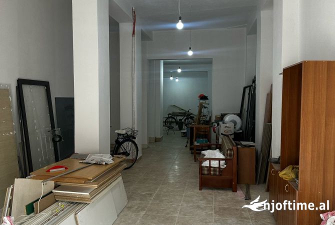 Ambient biznesi me qera 4+1 ne Tirane - 1,200 Euro