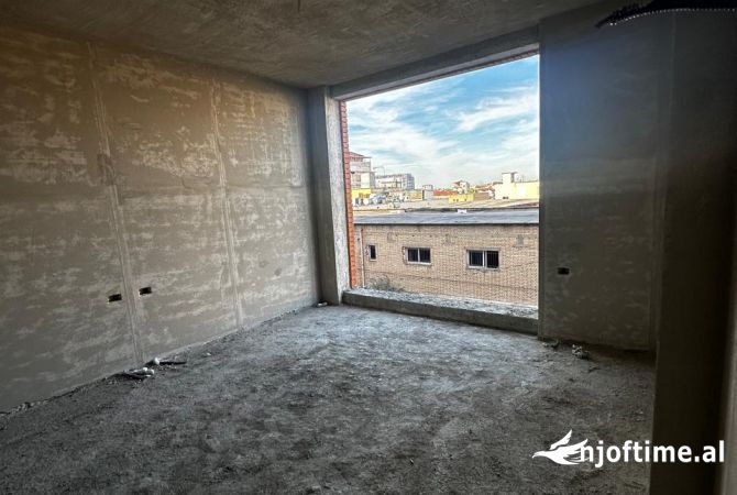 Shtepi ne shitje Apartament ne Tirane, 1+1, Mobilimi Bosh, pa mobiluar, Pagesa 105,000  Euro.