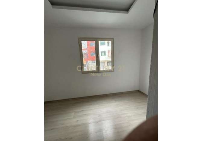 JEPET AMBIENT ME QIRA PER ZYRA OSE BANIM      350EU