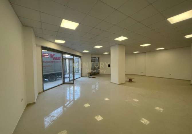 Ambient Per Qira ne Qendren e Durresit - 700Euro | 120 m2