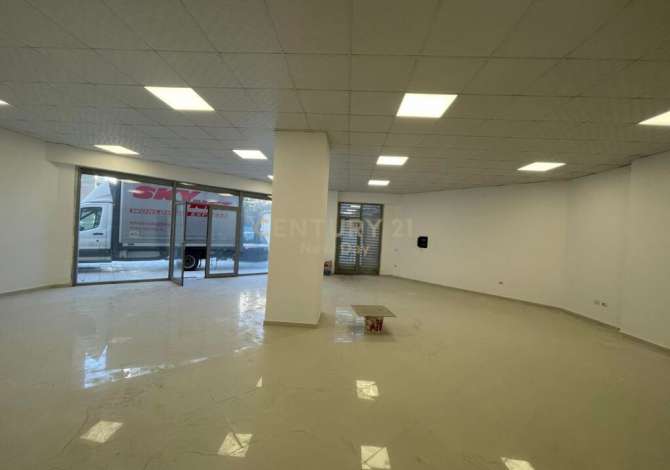 Ambient Per Qira ne Qendren e Durresit - 700Euro | 120 m2