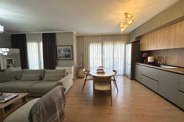Shtepi me qera 2+1 ne Tirane - 1,350 Euro