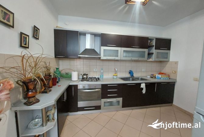 Shtepi me qera 2+1 ne Tirane - 650 Euro