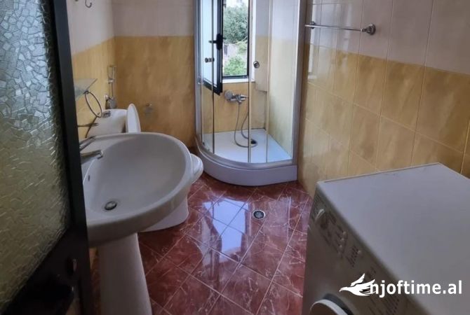 Shtepi me qera Apartament ne Tirane, 2+1, Mobilimi E mobiluar, Pagesa 450  Euro.