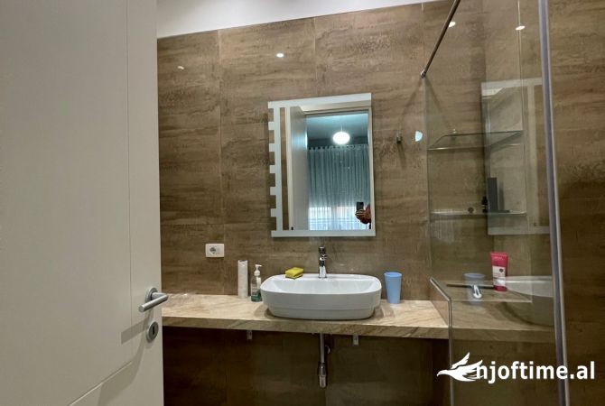 Shtepi me qera Apartament ne Tirane, 2+1, Mobilimi E mobiluar, Pagesa 1,200  Euro.