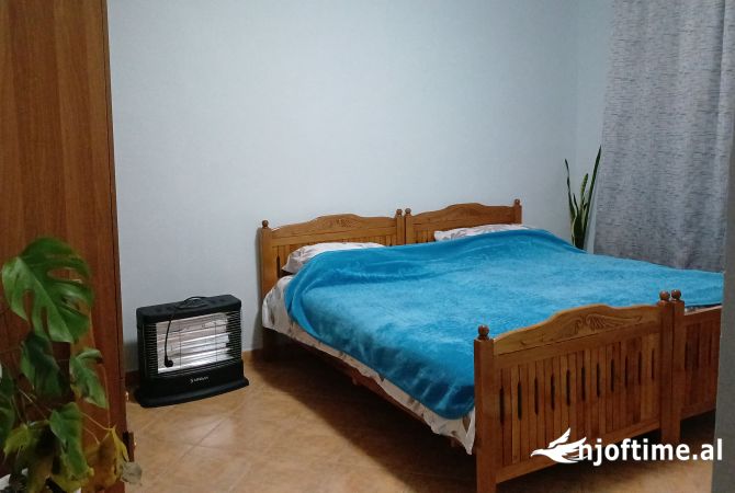 Shtepi me qera Apartament ne Tirane, 2+1, Mobilimi E mobiluar, Pagesa 500  Euro.