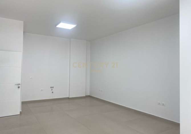 Ambiente Commerciale in Vendita 3+1 a Tirana - 252,000 Euro