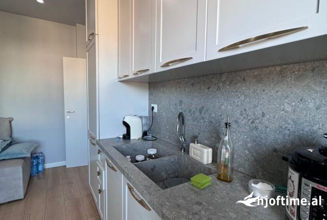 Shtepi ne shitje Apartament ne Tirane, 1+1, Mobilimi E mobiluar, Pagesa 130,000  Euro.
