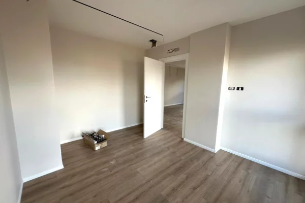 Shtepi ne shitje Apartament ne Tirane, 2+1, Mobilimi Bosh, pa mobiluar, Pagesa 210,000  Euro.