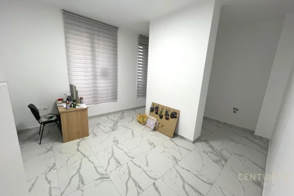 Ambient biznesi me qera 3+1 ne Tirane - 1,200 Euro