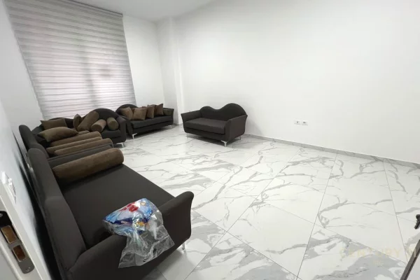 Ambjent komercial per qera tek Kompleksi Zirkon,Rr Kongresi i Manastirit