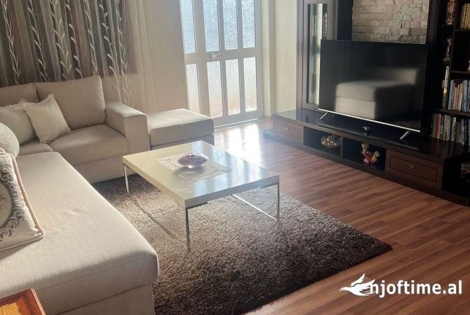 Shtepi me qera Apartament ne Tirane, 2+1, Mobilimi E mobiluar, Pagesa 500  Euro.