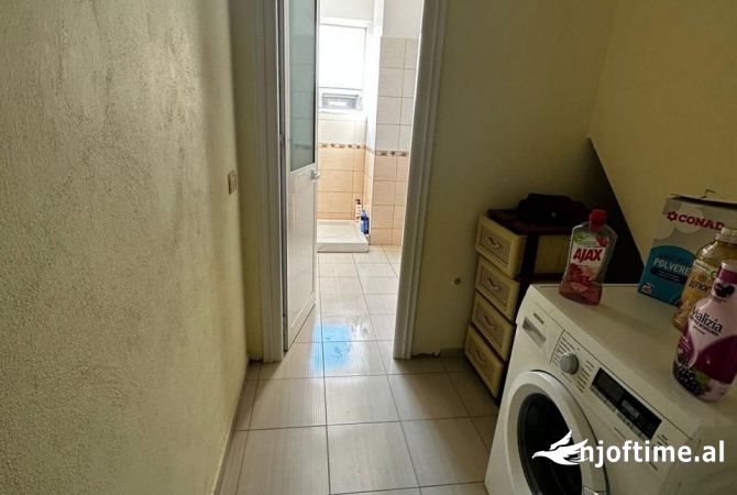 Shtepi me qera Apartament ne Tirane, 2+1, Mobilimi E mobiluar, Pagesa 450  Euro.