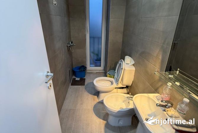 Shtepi me qera Apartament ne Tirane, 2+1, Mobilimi E mobiluar, Pagesa 450  Euro.